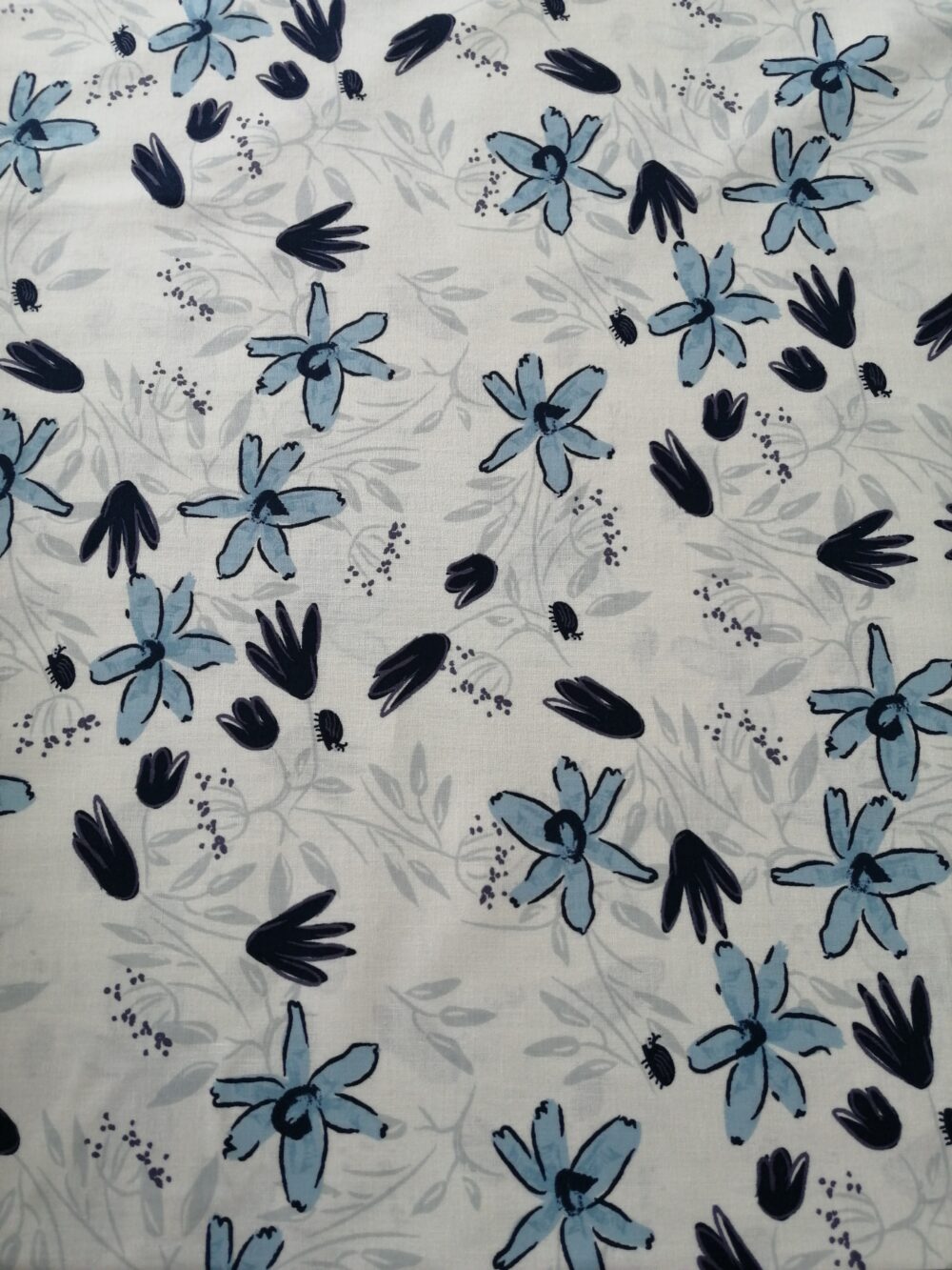 Blue Goose white with navy flowers Cotton fabric FQ