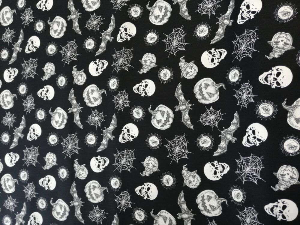 Hocus Pocus Halloween Skulls pumpkins and bats FQ cotton fabric