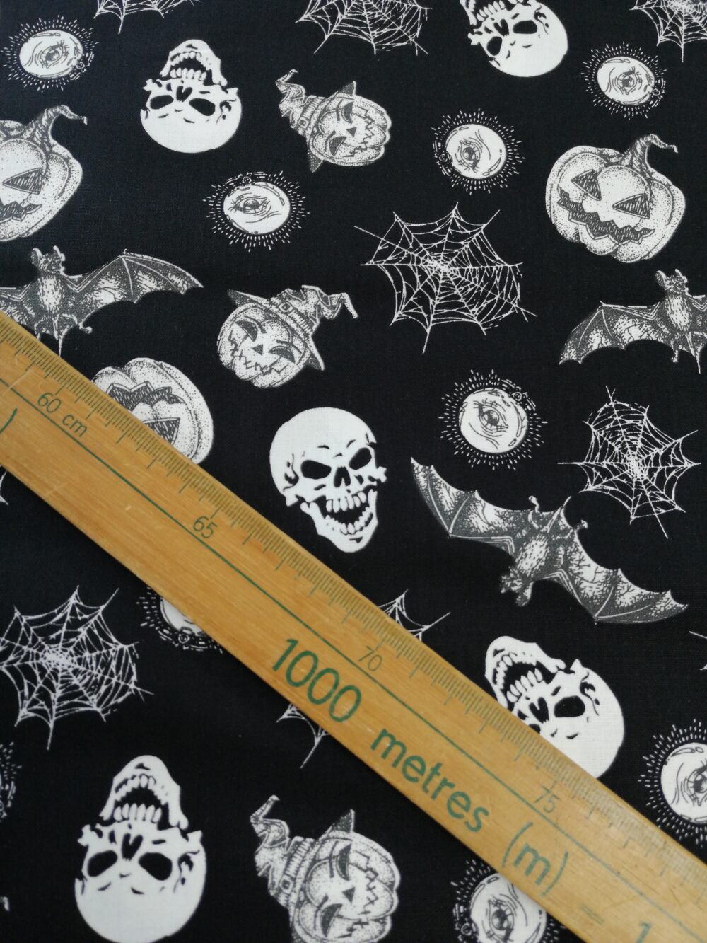 Hocus Pocus Halloween Skulls pumpkins and bats FQ cotton fabric - Image 2