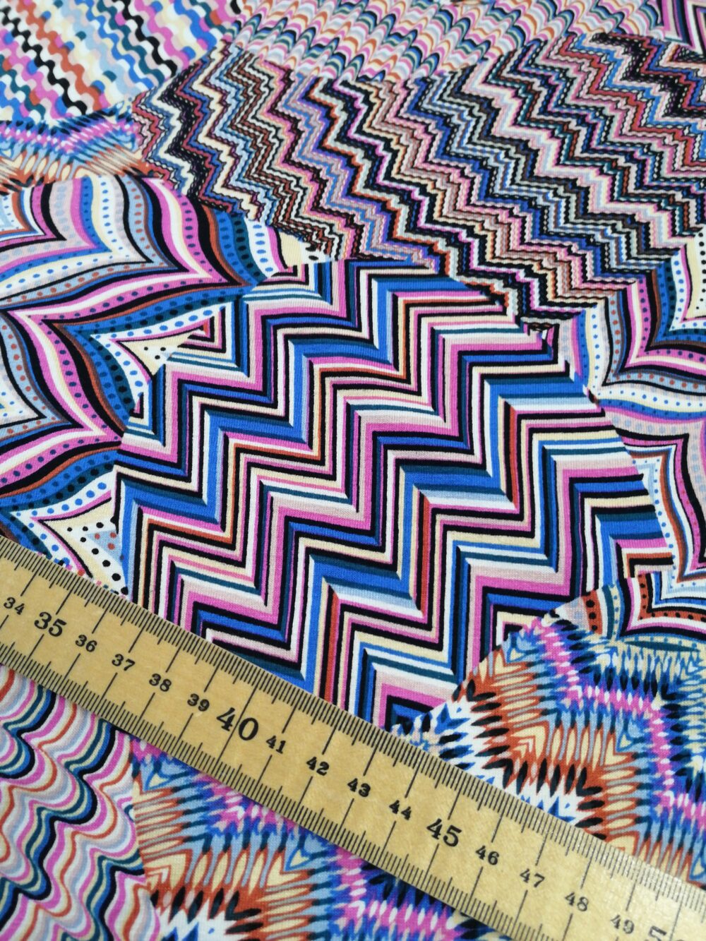 Line pattern viscose jersey fabric - Image 2